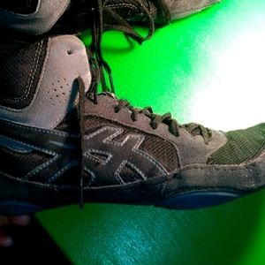 men's size 8 1/2 wrestling shoes